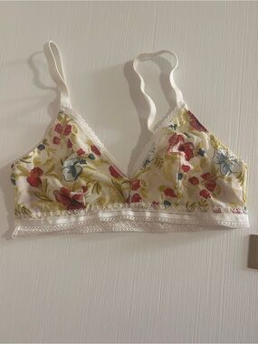 🌷🌸🌼Never worn 🌺💐🌻Auden Cream Floral Lace Bralette